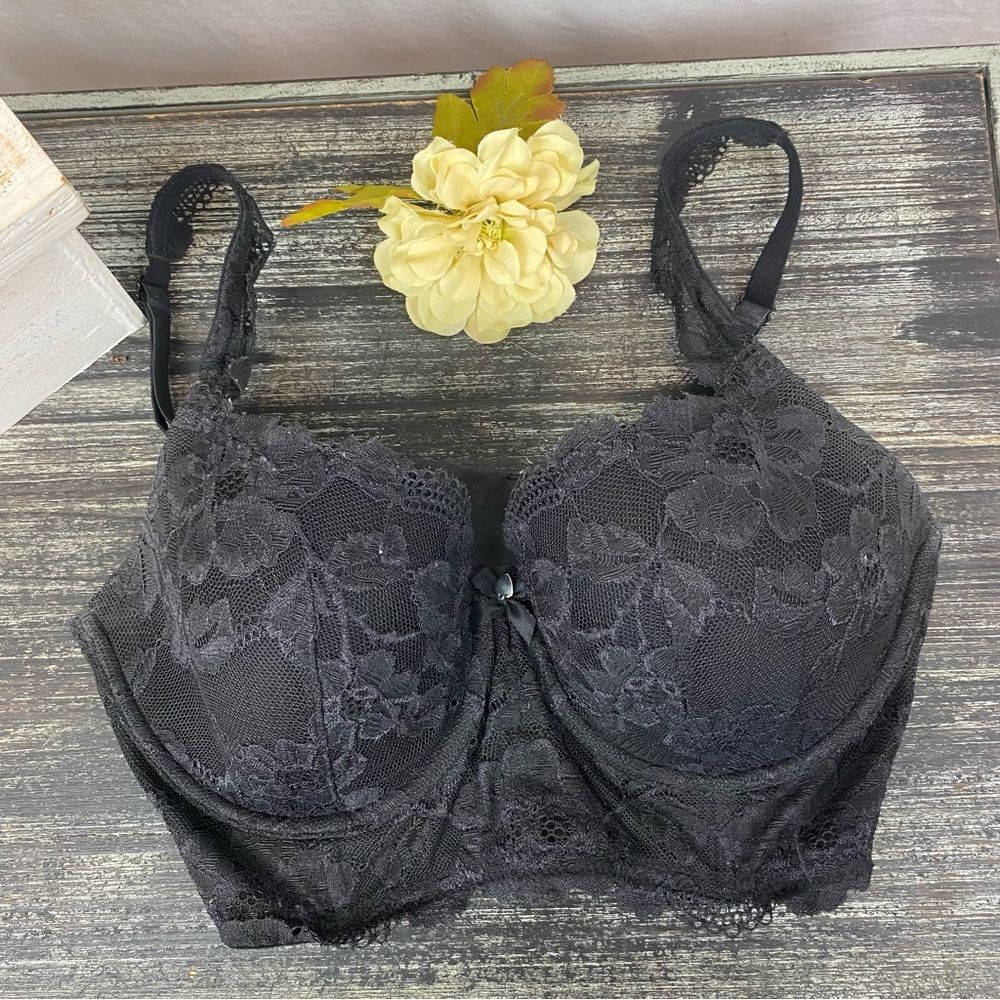 Victoria’s Secret Black Lace Body By Victoria Lined Demi Bra 34DD